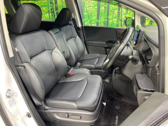 運転席シート廻りは使用感も少なく、良好な状態となっています。丁寧に使われていたことがよくわかりますね。