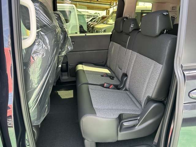 ★5年間新車保障★初度登録から5年間の新車保証が含まれています。長期間、安心してお乗り頂けます！保障費用は支払総額に含まれています！遠方のお客様は保証継承後、お近くのディーラーにて保証が受けられます！