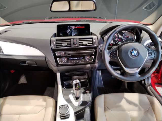 アウトバーンでの走行を見据えたBMWのブレーキシステムはもしもの時にもいち早くマシンを停止してくれます。