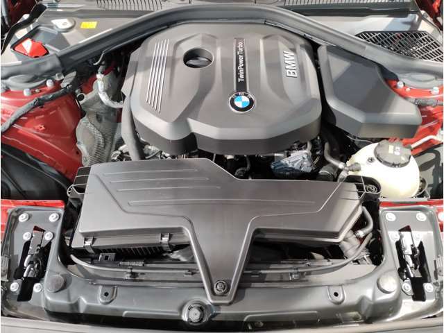 【ご納車前点検】BMW認定中古車は100項目の箇所を徹底的にチェック致します。機械的な箇所や電気系、コンピューターなどをご納車前に点検し、交換基準に達した部品は全て新品に修理返品した後にご納車致します。