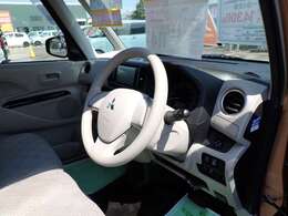 敷地も広々して、展示車両も一定の間隔を保ち展示していますので、お気に入りの一台をごゆっくりとご覧頂く事が可能です！！