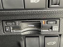 【ETC】有料道路を利用する際に料金所で停止することなく通過できる、ETC車載器（ノンストップ自動料金収受システム機器）が装備されています。セットアップを行うことで利用可能になります。