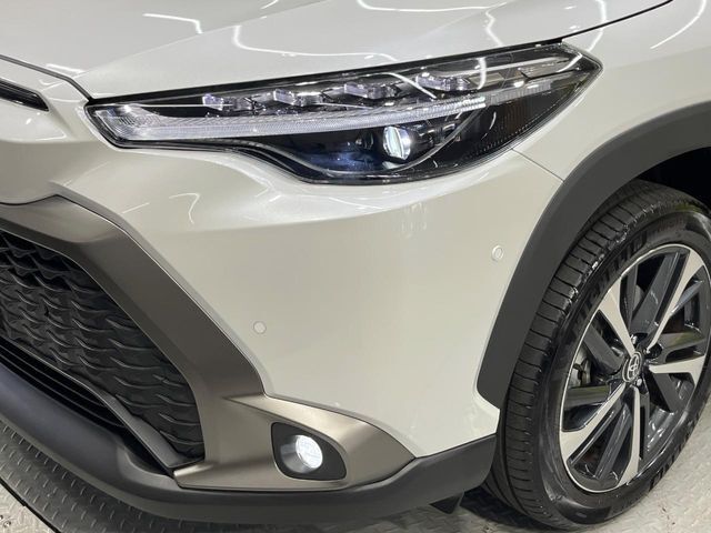 【LEDヘッドライト】悪天候や夜間走行時も良好な視界を確保し安心して運転できる高輝度LEDヘッドライトを装備！点灯速度が早く、消費電力も抑えられています。