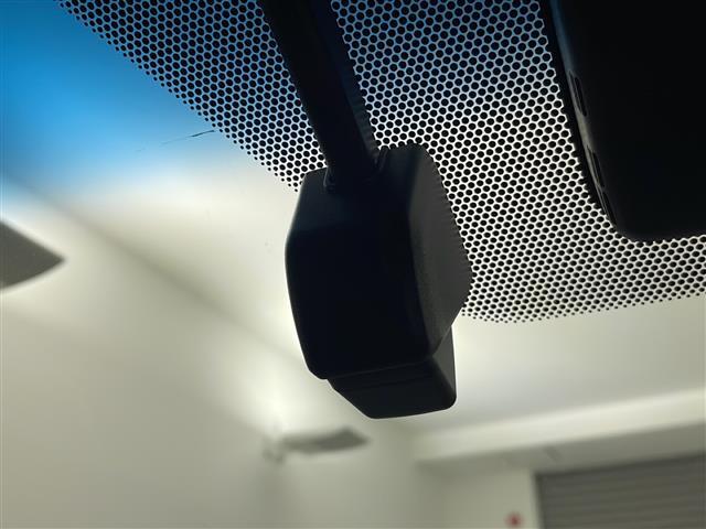【ドライブレコーダー】映像・音声などの運転中の記録を残します。事故などを起こした起こされた時の証拠になりえますので、もしも時でも安心ですね。