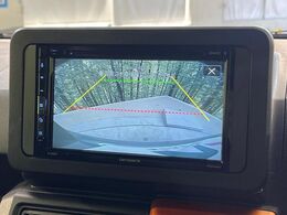 【バックカメラ】駐車時に後方がリアルタイム映像で確認できます。大型商業施設や立体駐車場での駐車時や、夜間のバック時に大活躍！運転スキルに関わらず、今や必須となった装備のひとつです！