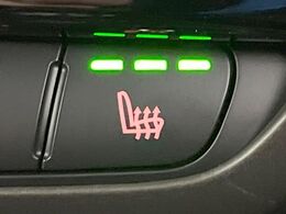 ●フロントシートヒーティング：運転席・助手席共に三段階で調節が可能なシートヒーターを装備しております。季節を問わず快適にご使用いただけます。