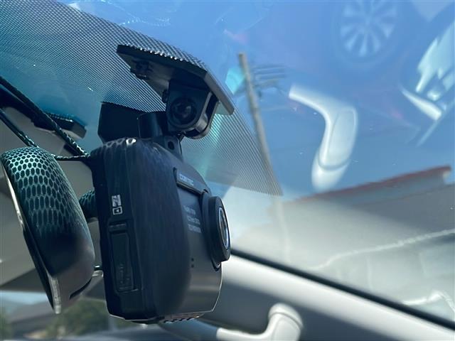 【ドライブレコーダー】映像・音声などの運転中の記録を残します。事故などを起こした起こされた時の証拠になりえますので、もしも時でも安心ですね。