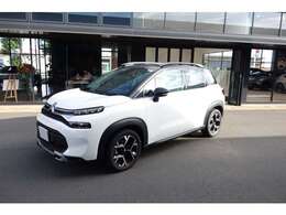 弊社では全車両の事前点検整備を実施しております。新車保証を継承しましてのご納車となります。