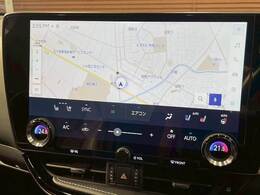 【純正ナビ】一体感のあるナビは、高級感ある車内を演出してくれます。Bluetooth再生などオーディオ機能も充実しておりますので、運転もより楽しめます♪