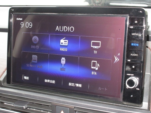 ナビゲーションはギャザズ10インチメモリーナビ（VXU-217DYi）を装着しております。AM、FM、CD、DVD再生、Bluetooth、音楽録音再生、フルセグTVがご使用いただけます。
