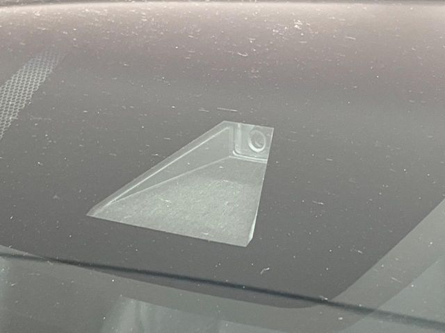 【トヨタセーフティセンス】走行中に前方の車両等を認識し、衝突しそうな時は警報とブレーキで衝突回避と被害軽減をアシスト。より安全にドライブをお楽しみいただけます。