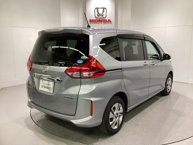 【Honda認定中古車 U-Select】　は3つの安心をお約束します。　1　Hondaのプロが整備した安心。 2　第三者機関がチェックした安心。　3　購入後もHondaが保証する安心。