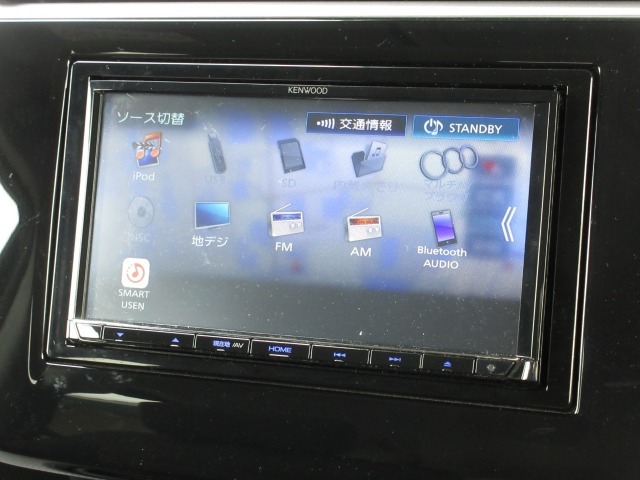 ナビゲーションはケンウッドメモリーナビ(MDV-S708)が装着されております。AM、FM、CD、DVD再生、音楽録音再生、フルセグTV、Bluetoothがご使用いただけます。