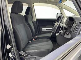 【運転席】座り心地が良いシートなので長時間の運転でも快適にお過ごしいただけます。新品のフロアマットのご注文も可能です。掲載箇所以外にご希望の写真がございましたらお気軽にお問い合わせ下さい。