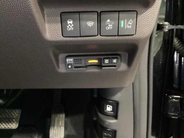ビルトインタイプの【ETC】で見た目もスッキリ。高速道路の利用にとても便利です。