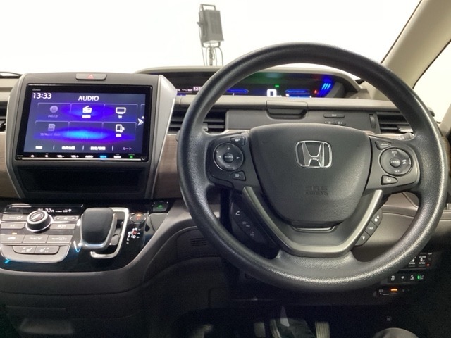 ドライブの必需品。見やすい・使いやすいHonda純正のメモリーナビを搭載。