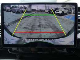 リアカメラが装備されており、後方の安全確認はもちろんのこと狭い場所での駐車や雨の日・夜間など視界の悪いコンディションでのストレスの軽減にもなります。
