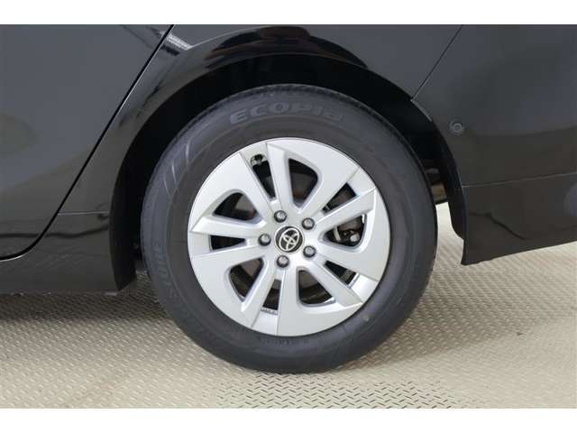 純正15AW！タイヤサイズは195/65R15になります！