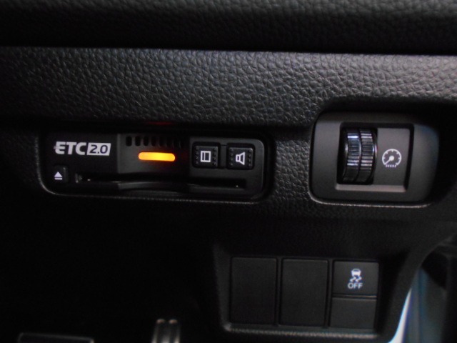 【ETC】便利なETC車載器も装備！高速道路の料金所もスムーズに通過できます。今や必須の装備ですね！お客様用にセットアップをしてのお渡しとなります！