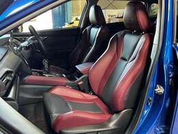 助手席側のシート状態も良好です！STIらしいブラック×ブラウンの本革シートが所有満足度を高めてくれる1台です！