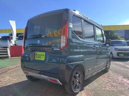 カラーもおしゃれですね！ルーフがガンメタでメリハリのある配色です！