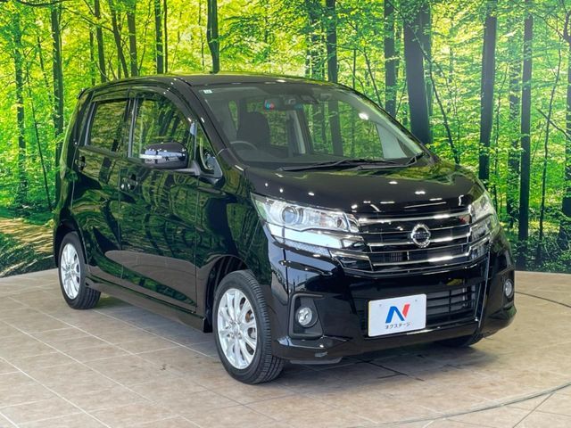 大好評のボディコーティング「弾スプラッシュコート」もご納車までに施工可能。通常のガラスコートと異なる、耐久年数6年の無機質ガラスコーティングが、ボディをキレイな状態に保ってくれます。