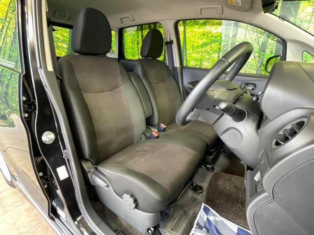 運転席シート廻りは使用感も少なく、良好な状態となっています。丁寧に使われていたことがよくわかりますね。