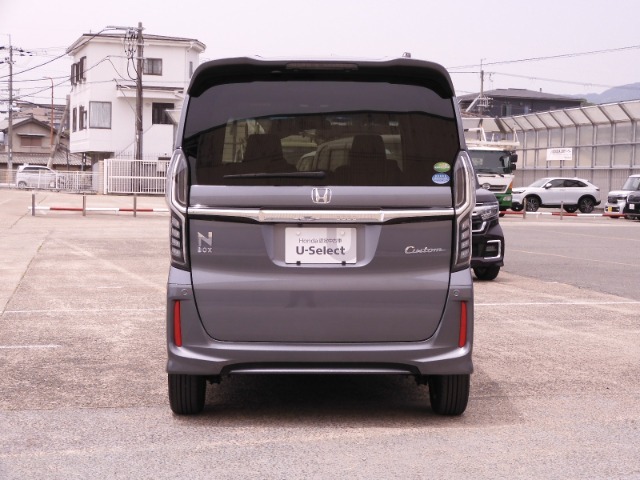 ◆片側電動スライドドア◆狭い駐車場でも乗り降りが楽々♪お子様が隣の車にドアを当ててしまう心配もございません！小さなお子様連れの方もこれで安心。