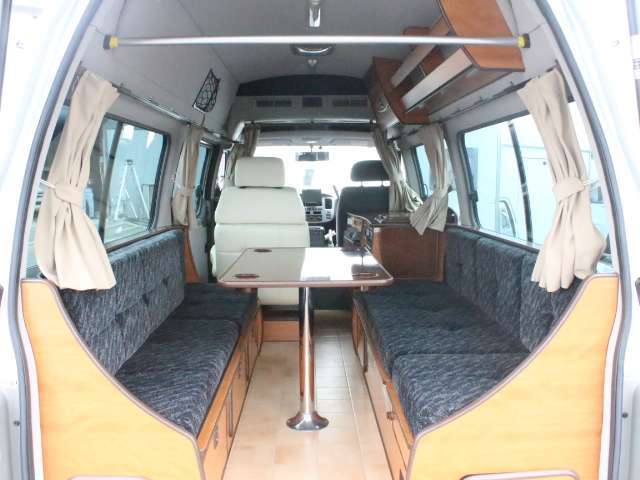 乗車人数：9名　就寝人数：2名　車両サイズは、長さ499cm　幅169cm　高さ228cm。8ナンバーとなります♪