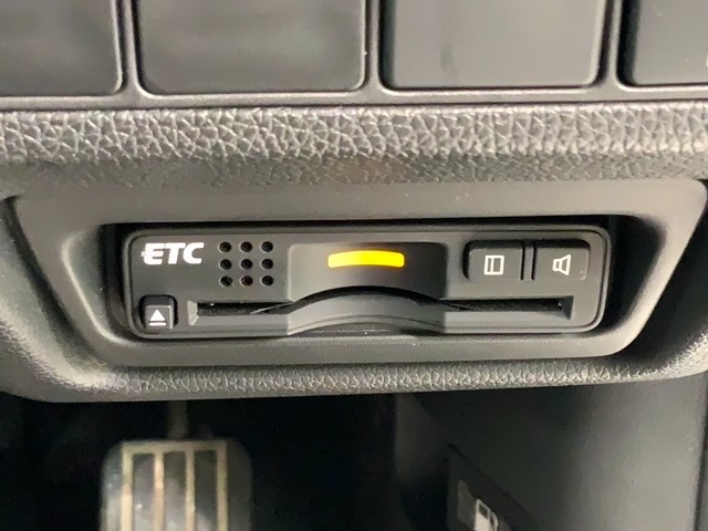 いまや快適なカーライフに欠かせないETCが付いています。