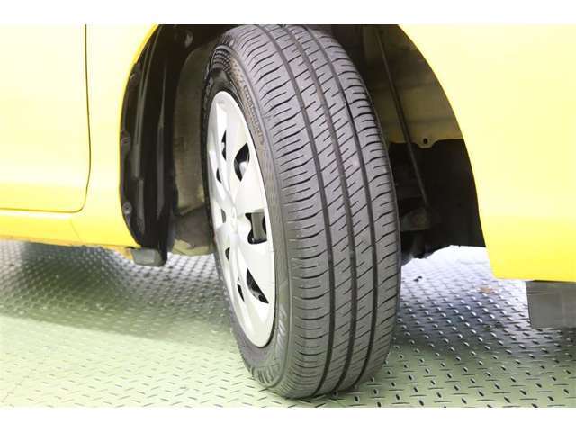 タイヤサイズ　175/65R15。