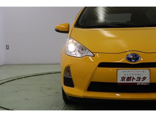 シャープなデザインのヘッドライトは暖色系で対向車にも優しい光のハロゲン。ハロゲンは熱くなるので雪がライトに積もっても溶かしてくれます。