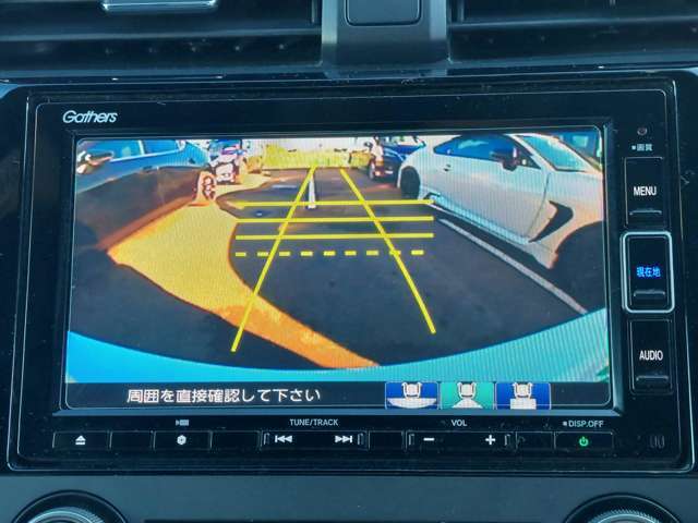 【バックモニター】後ろのカメラの映像がモニターに映し出されるので、後方の見えない死角や、障害物との距離感などもしっかり安全確認することができます！