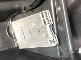 【ETC】高速道路の料金所をストレスなく通過！話題のスポットやサービスエリアに多い「スマートIC」利用時は必須のアイテムです。当店でセットアップを実施、ご納車当日からすぐにご利用いただけます！