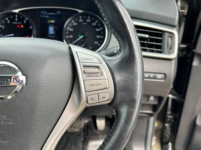 運転中、前方から目線をそらすことなく、オーディオ等の操作が可能な便利機能！安心＆快適なドライブを演出してくれます。