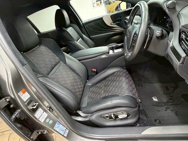 運転席シート廻りは使用感も少なく、良好な状態となっています。丁寧に使われていたことがよくわかりますね。