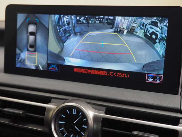 バックカメラ付きで運転が苦手な方の車庫入れもラクラクです。後方の死角部分がモニターに映し出されるので安全性もアップ！