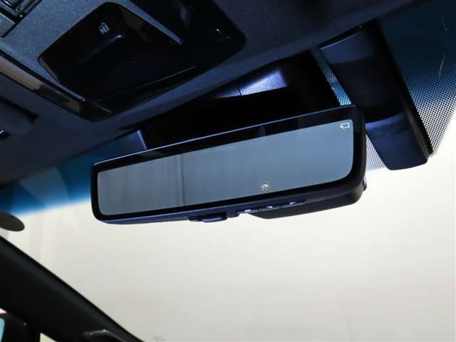 デジタルインナーミラー内蔵ドライブレコーダーを装備しております。記憶媒体はお客様手配となります。