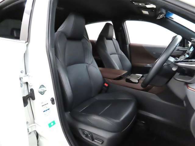 ホールド感のある座り心地のいいシートです。ぜひ座ってみてください。