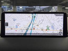 純正10.25インチナビ装備！！フルセグTVやBluetoothなどの様々なメディアを搭載！！