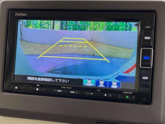 【バックカメラ】駐車時に後方がリアルタイム映像で確認できます。大型商業施設や立体駐車場での駐車時や、夜間のバック時に大活躍！運転スキルに関わらず、今や必須となった装備のひとつです！