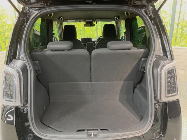 普段のお買い物や通勤、送迎等に十分な荷室スペースを確保しております。セカンドシートを倒すと、大きな荷物の積載も可能です♪