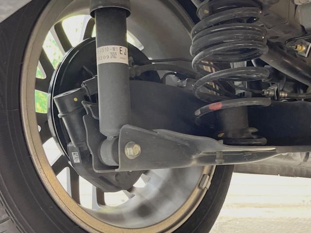 お車を安心してお乗りいただく為には、足回りの定期点検が欠かせません。サービスサポート（有償保証）では無料点検もご提供しており、安心のカーライフをお過ごしいただけるサポート体制が整っています。