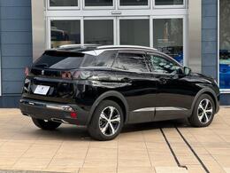3008 GT Blue HDiボディーカラーはペルラネラブラックです。