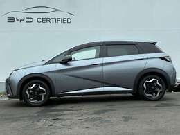 サイドビューもカッコ良いです！！ダブルウエストラインになっており、特徴的な躍動感あるデザインでございます。このラインが表現できているのは日本の技術です！