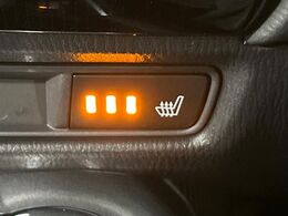 【シートヒーター】寒い日に重宝するシートヒーター！エアコンより早く温まってくれるので寒がりの人も安心ですね♪エアコンの温風は乾燥するから苦手、という方にもをおすすめです。