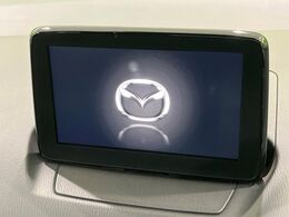 【メーカー純正ナビ】インテリアに溶け込むスタイリッシュな「専用設計」メーカーナビを装備♪視認性や操作性など基本性能にも優れ、より上質なカーライフをお楽しみいただけます。