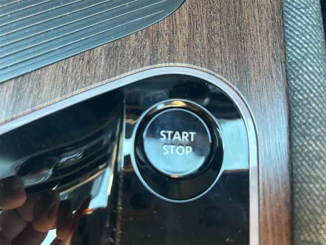 エンジン始動も楽チンです。イチイチ鍵を出す手間も無くなりますよ。