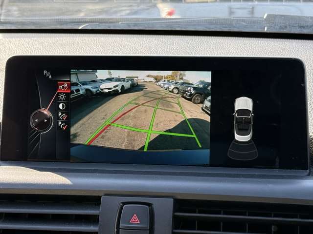 バックカメラが付いているので駐車も楽々♪