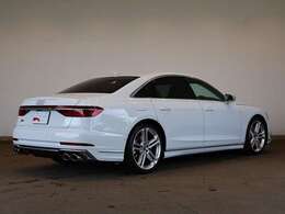 Audi S8/デジタルマトリクスLEDヘッドライト/パノラマサンルーフ/アルミホイール 5ダブルスポークスターデザイン 9Jx21/